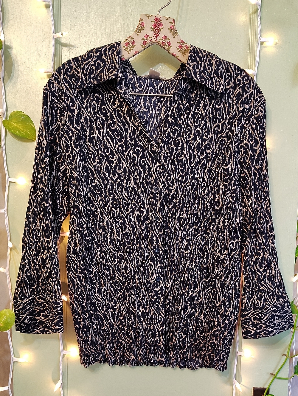 Women's Christopher & Banks Stretch Navy Blue Tan Semi Sleeve Button Up L